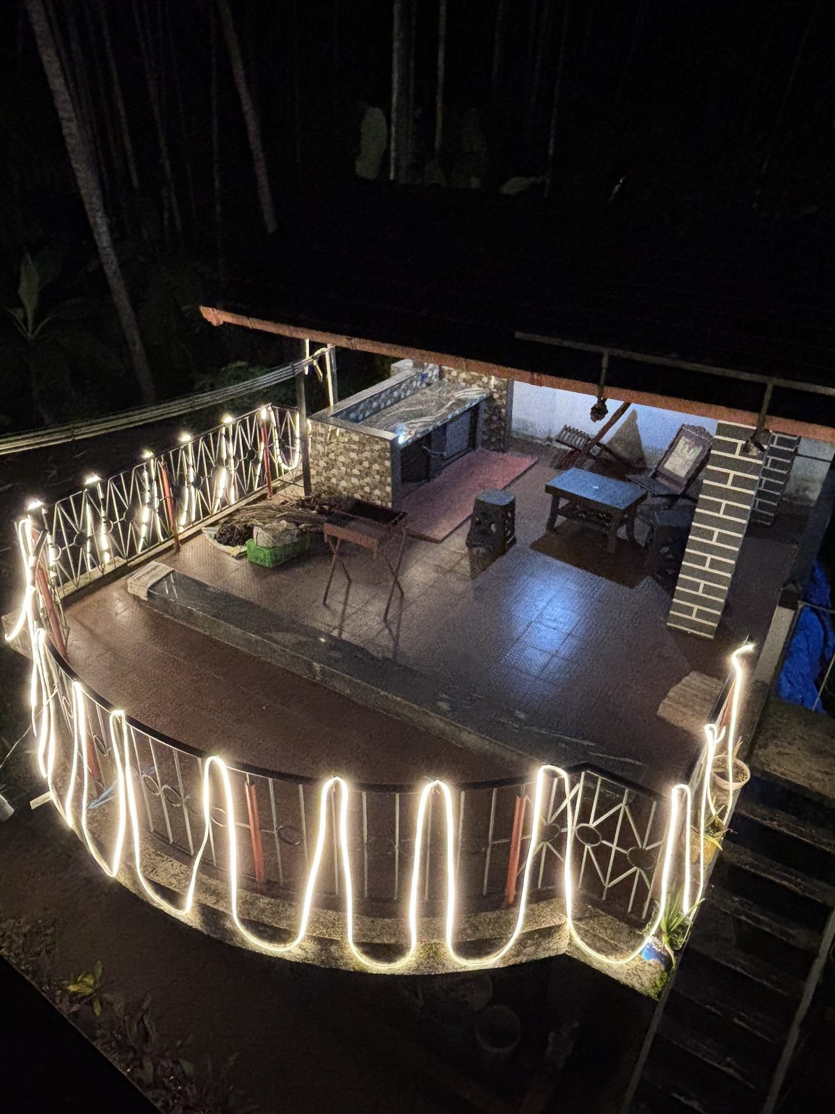 The machaan after dark at Calamara